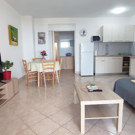 Hilda Апартаменты Цриквеница