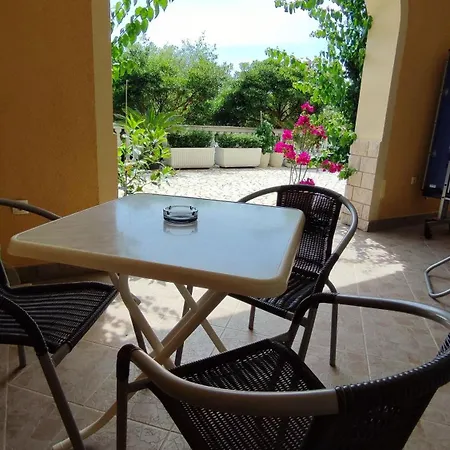 Hilda Апартаменты Цриквеница