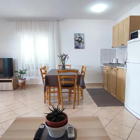 Hilda Apartment *
